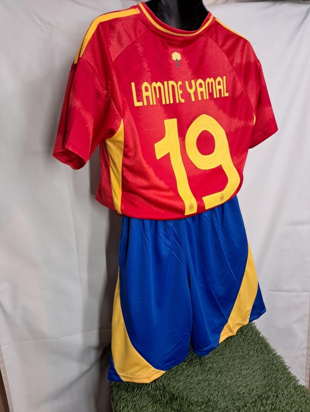 Spain Kids Uniform Lamine Yamal 19 - Picture 2 of 9